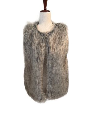 Merona ⭐️ Like New Gray Faux Fur Vest Size Small
